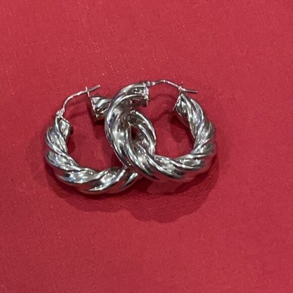Bronze Milor Italy Twisted Silver Hoop Earrings - Picture 2 of 4